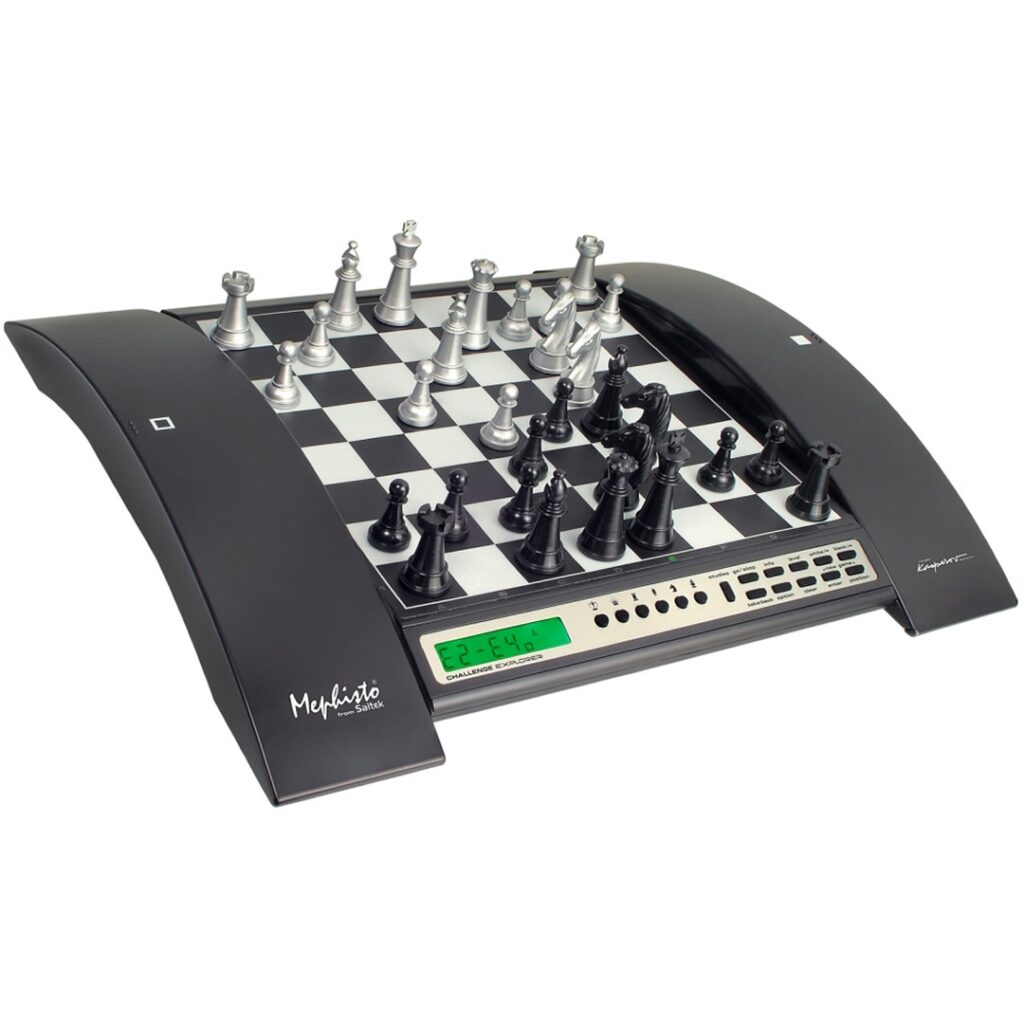 Electronic Chess with Integrated Piece Storage